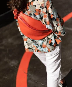 XL banana bag, chest bag, Poppy-coloured cowhide leather